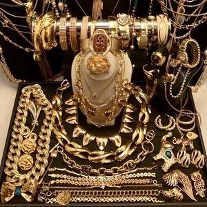 3.5 LBS  VTG jewelry lot~ mostly wearable, gold, silver chains rings, necklaces